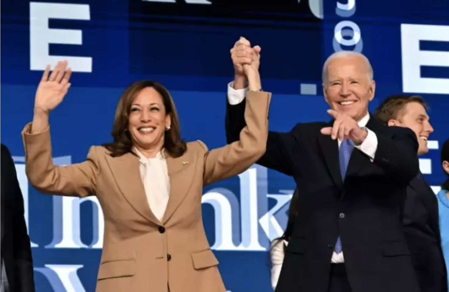 Biden et Harris reprennent ensemble le chemin de la campagne en Pennsylvanie