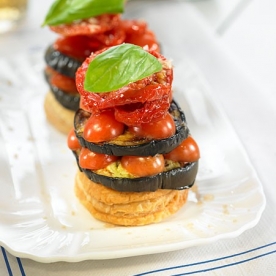 FEUILLETÉ D'AUBERGINE AUX DEUX TOMATES