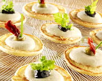 FROMAGE BLANC EN FAISSELLE ET ANCHOÏADE SUR LIT DE BLINIS